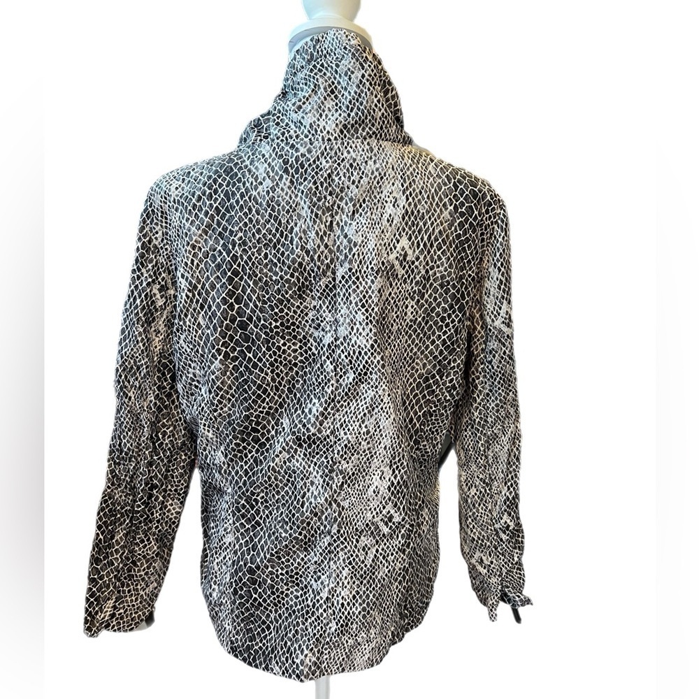 Chicos Jacket Womens 2 US Large White Black Snake Print Snap Up Mock Neck - Picture 4 of 5